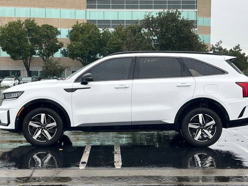 Used 2021 Kia Sorento EX w/ Panoramic Sunroof Package image 7