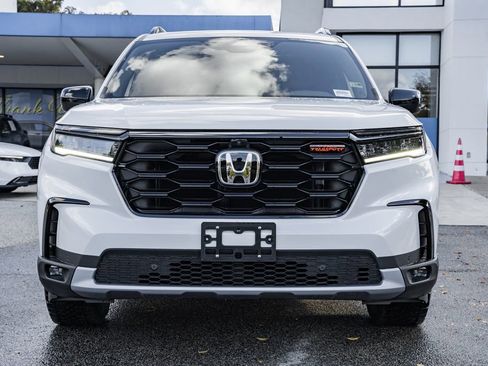 New 2025 Honda Pilot TrailSport image 2