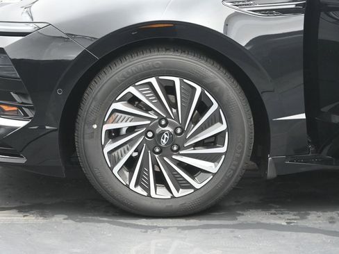 New 2025 Hyundai Sonata Limited image 36