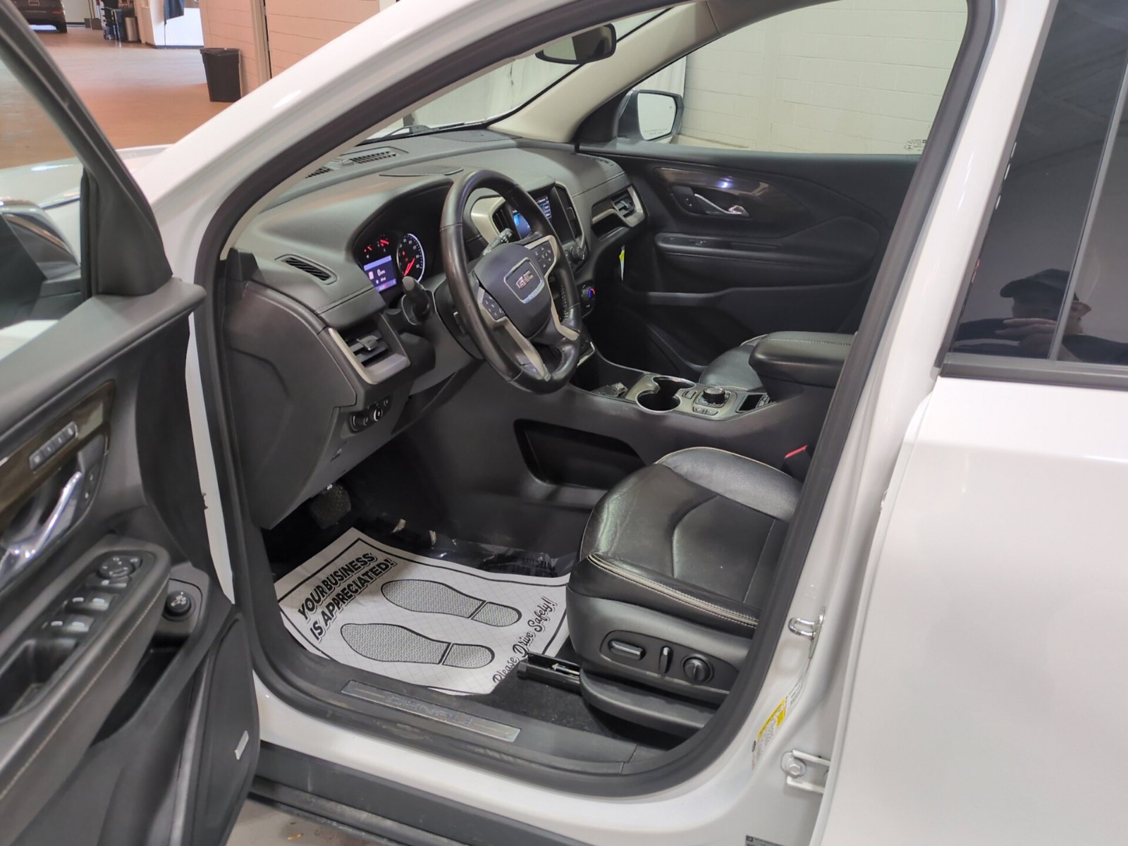 Used 2020 GMC Terrain Denali w/ Denali Premium Package AWD/4WD image 16