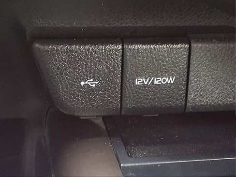 Used 2023 Toyota Camry SE image 19