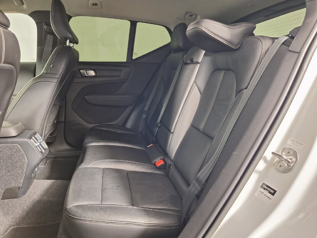 Used 2022 Volvo XC40 T5 Momentum AWD/4WD image 21