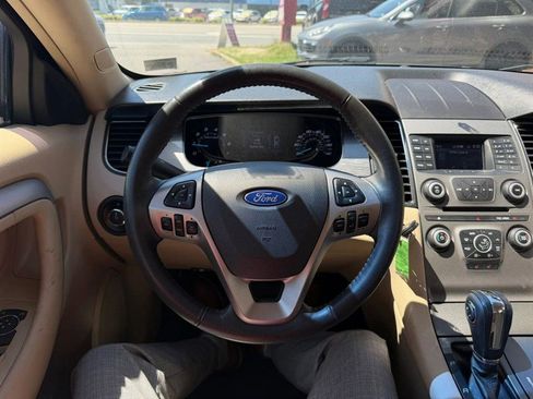 Used 2015 Ford Taurus SEL FWD image 10