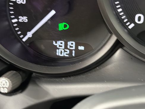 Certified 2026 Porsche Macan AWD/4WD image 41