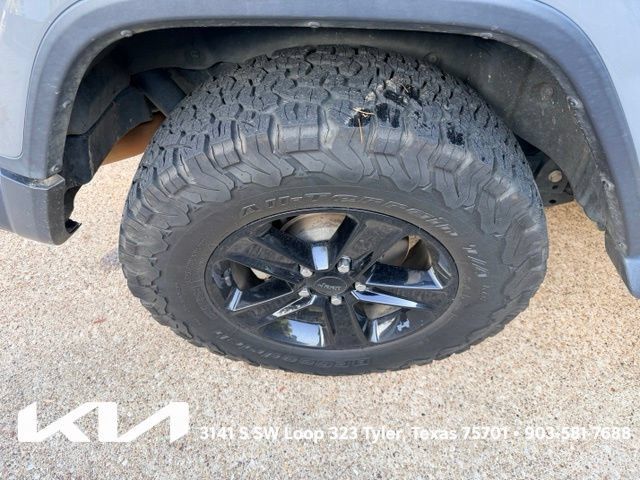 Used 2020 Jeep Wrangler Unlimited Sahara AWD/4WD image 11