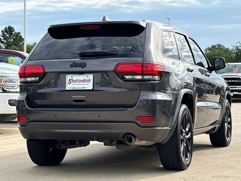 Used 2021 Jeep Grand Cherokee Laredo X RWD image 8