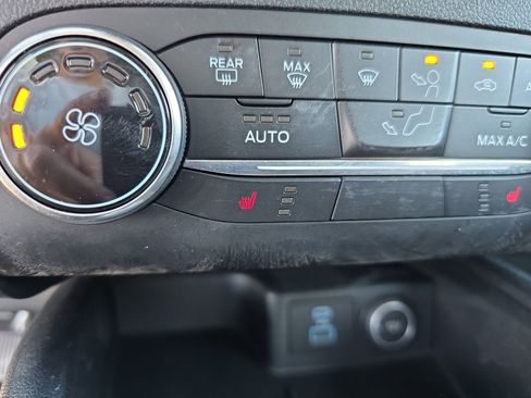 Used 2020 Ford Escape SE image 19