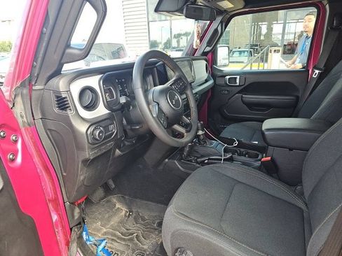 Used 2024 Jeep Wrangler Unlimited Sport AWD/4WD image 3