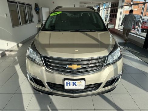Used 2017 Chevrolet Traverse LT w/ Style and Technology Package image 2