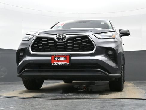 Used 2024 Toyota Highlander LE image 27