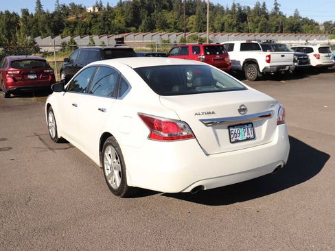 Used 2015 Nissan Altima 2.5 SL w/ Moonroof Package FWD image 7
