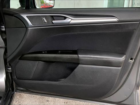 Used 2014 Ford Fusion SE FWD image 22