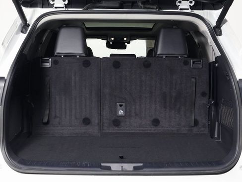 Used 2023 Toyota Highlander Platinum FWD image 15