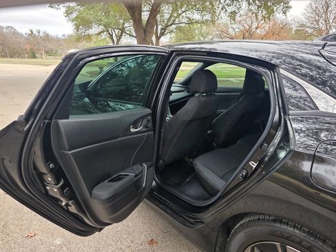 Used 2019 Honda Civic EX image 12