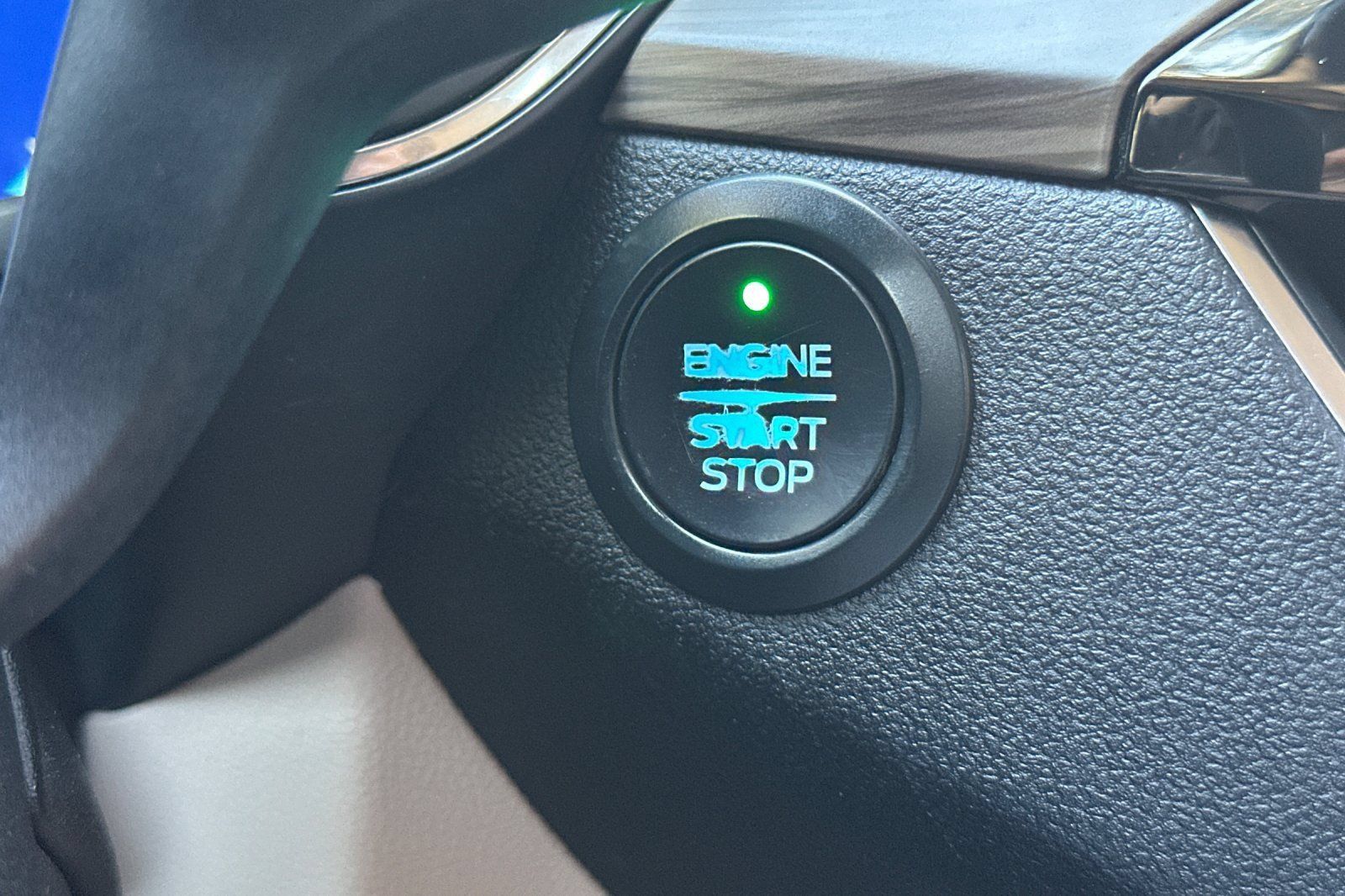 Used 2020 Ford Escape Titanium FWD image 22