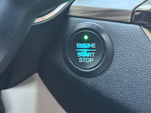 Used 2020 Ford Escape Titanium FWD image 22