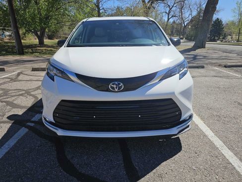 Used 2023 Toyota Sienna XSE w/ XSE Plus Package image 8