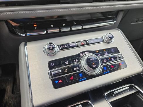 Used 2020 Lincoln Aviator Reserve w/ Equipment Group 201A RWD image 17