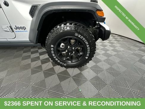 Used 2023 Jeep Wrangler Unlimited w/ Convenience Group AWD/4WD image 4