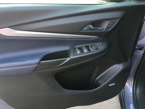 Used 2022 Chevrolet Bolt EUV Premier w/ Sun & Sound Package FWD image 17