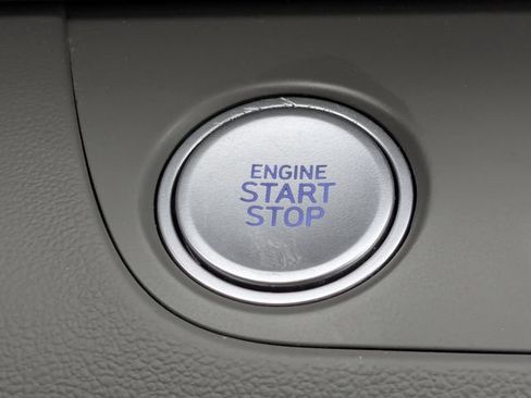Used 2025 Hyundai Elantra SEL FWD image 31