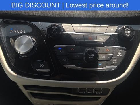 Used 2023 Chrysler Pacifica Touring-L FWD image 36
