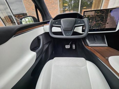 Used 2023 Tesla Model X image 5