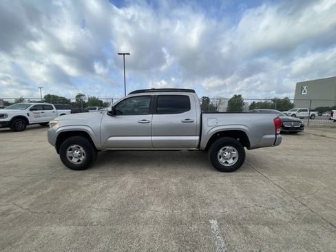 Used 2017 Toyota Tacoma SR w/ SR Convenience Package image 3