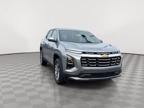 Used 2025 Chevrolet Equinox LT w/ Safety and Technology Package FWD image 3