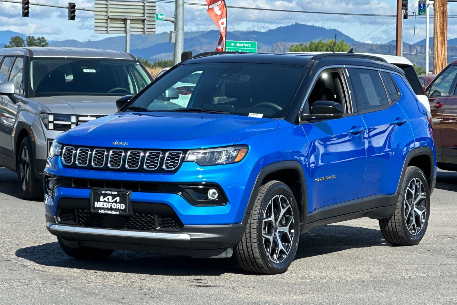 Used 2025 Jeep Compass Limited AWD/4WD image 9