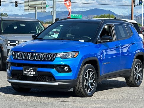 Used 2025 Jeep Compass Limited AWD/4WD image 9
