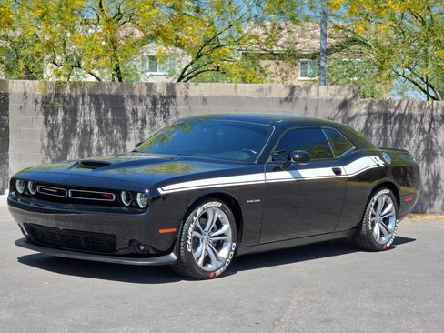 Used 2022 Dodge Challenger R/T RWD image 5