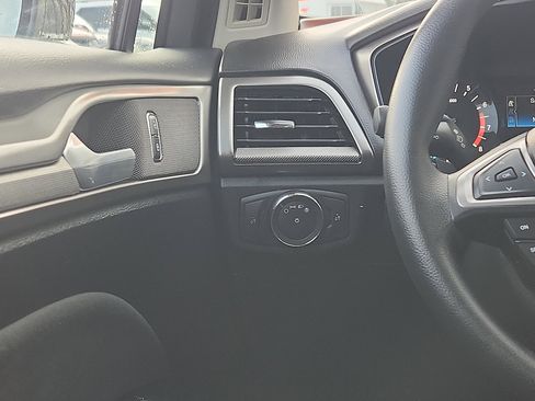 Used 2017 Ford Fusion SE image 13