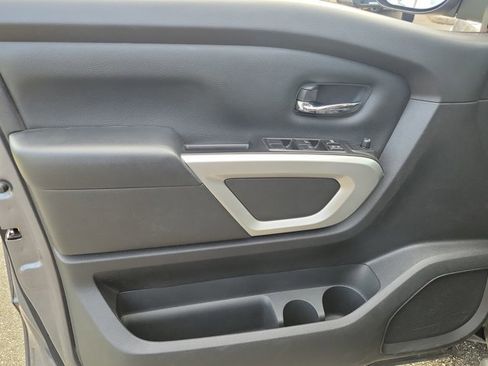 Used 2024 Nissan Titan SV w/ SV Convenience Package image 20