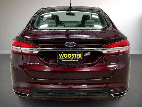 Used 2017 Ford Fusion SE w/ Fusion SE Technology Package image 6