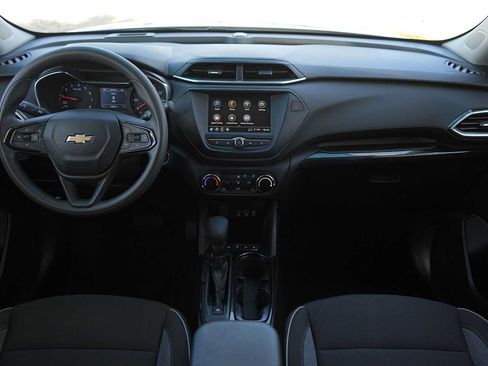Used 2023 Chevrolet TrailBlazer LT w/ LPO, Blackout Package FWD image 10