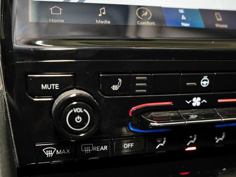 Used 2022 Jeep Grand Cherokee L Limited image 19