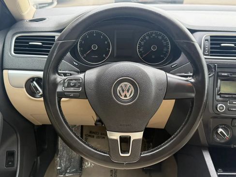 Used 2013 Volkswagen Jetta SE FWD image 17