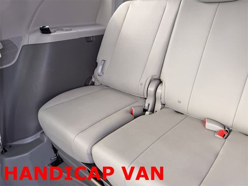 Used 2018 Toyota Sienna XLE Premium image 15