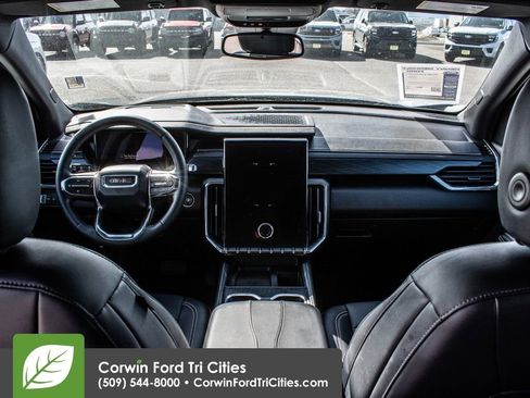 Used 2025 GMC Acadia Elevation w/ Elevation Premium Package image 16