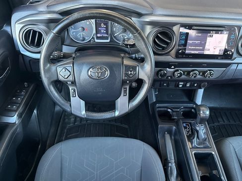 Used 2019 Toyota Tacoma TRD Off-Road AWD/4WD image 15