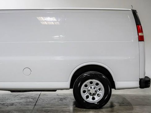 Used 2009 Chevrolet Express 1500 image 26