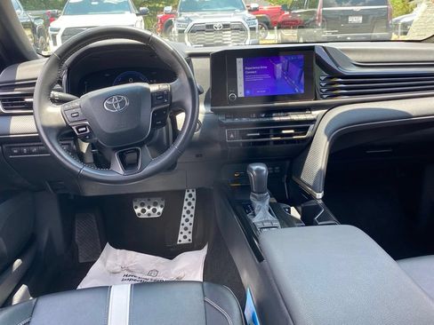 Used 2025 Toyota Camry SE FWD image 9