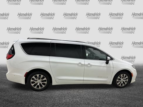 Used 2023 Chrysler Pacifica Pinnacle image 11