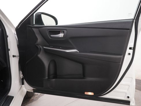 Used 2017 Toyota Camry LE FWD image 9