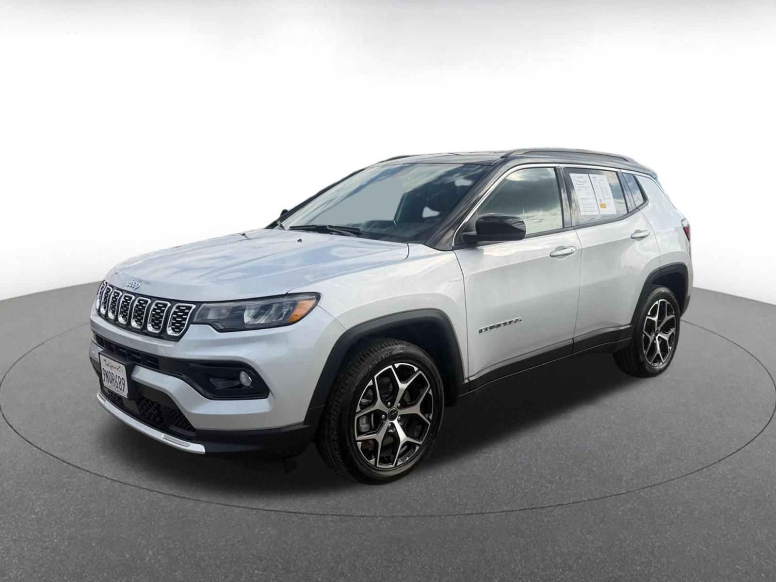 Used 2025 Jeep Compass Limited AWD/4WD image 4