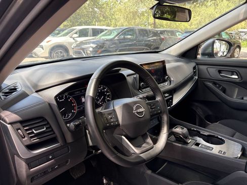 Used 2025 Nissan Rogue SV FWD image 35