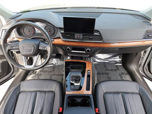 Used 2023 Audi Q5 2.0T Premium w/ Convenience Package image 9