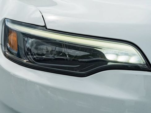 Used 2019 Jeep Cherokee Limited AWD/4WD image 13