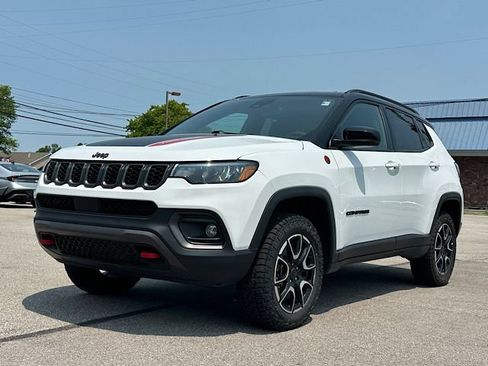 Used 2025 Jeep Compass Trailhawk AWD/4WD image 1